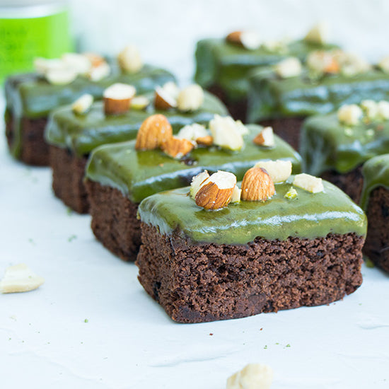 Smeuïge Brownies met matcha glazuur