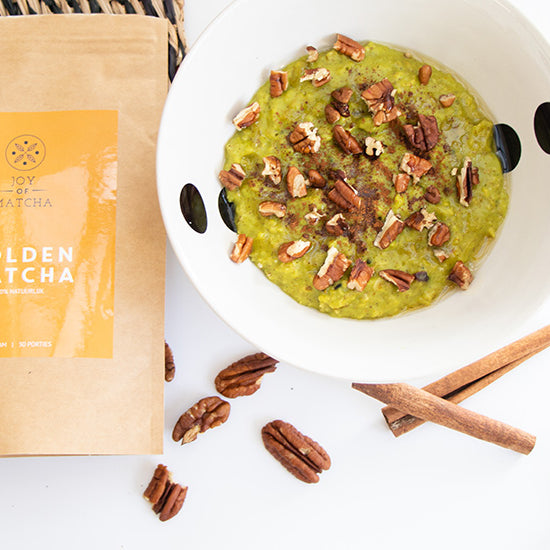 Havermout met kurkuma en pecannoten