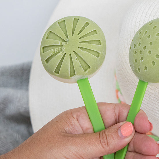 Gezonde zelfgemaakte matcha yoghurt ijs