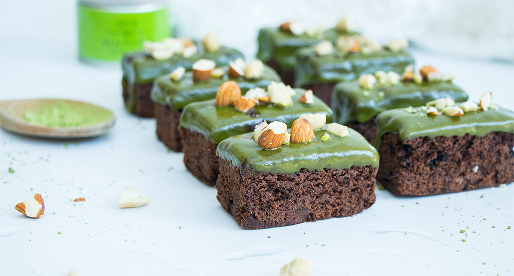 Smeuïge Brownies met matcha glazuur