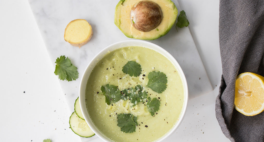 Frisse, groene gazpacho met avocado en komkommer