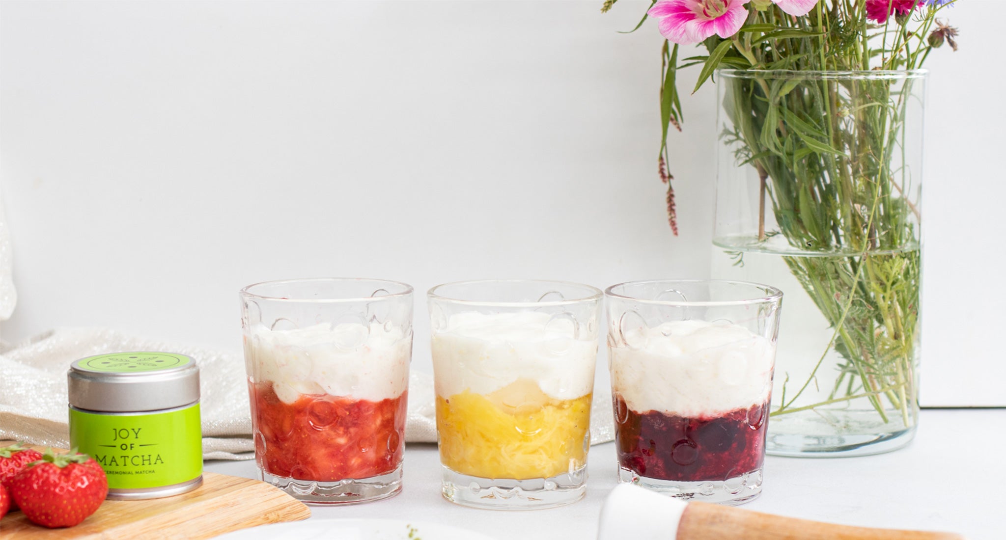 iced matcha latte met vers fruit