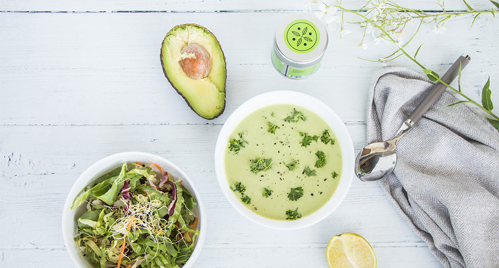 Saladedressing met avocado en matcha