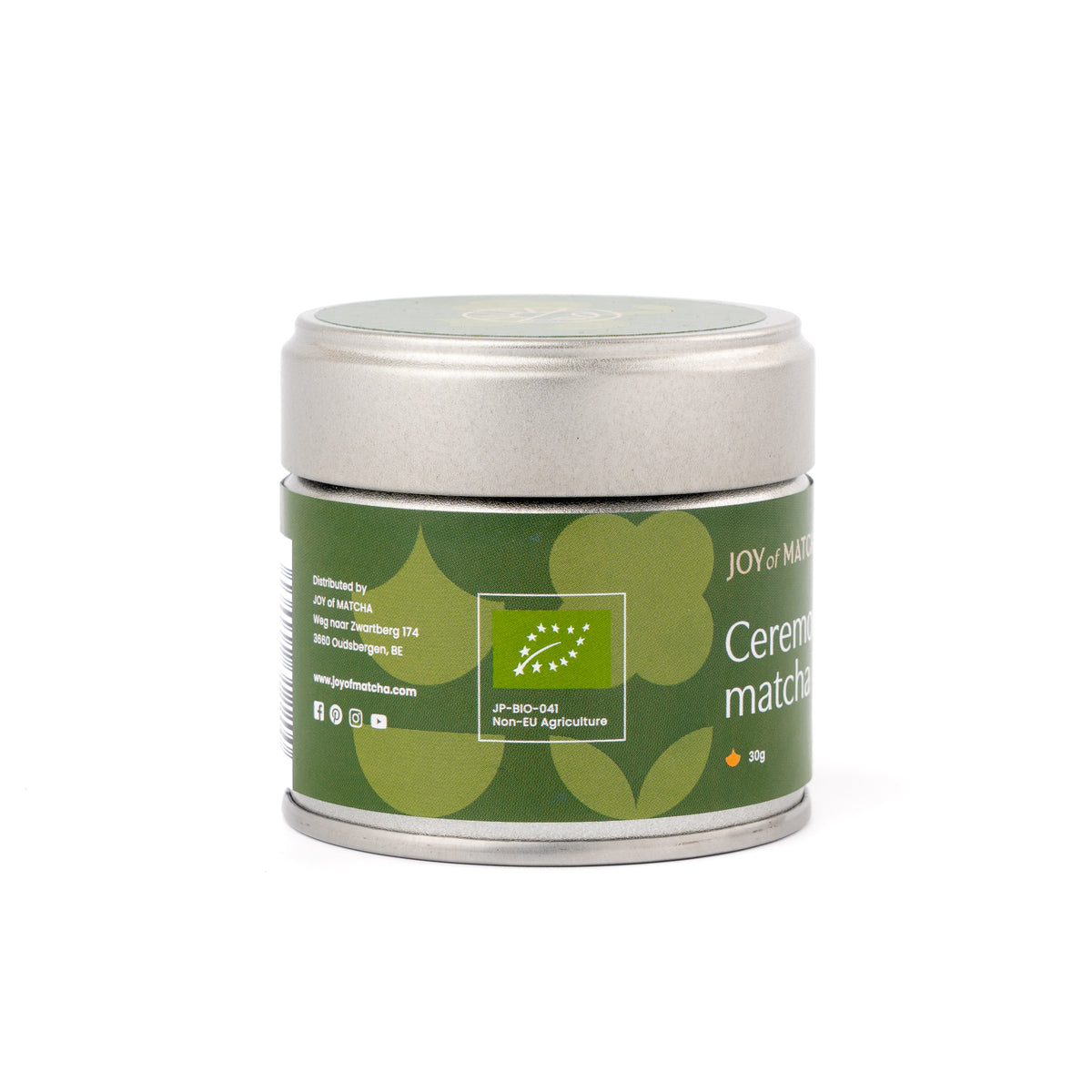 Ceremoniële matcha thee bereid in traditionele Japanse chawan kom levendig groen